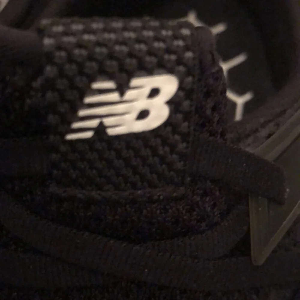 NEW BALANCE FRESH FOAM RUNNING SNEAKERS MENS SIZE 10.5